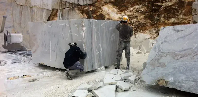 Verarbeitung von Naturstein