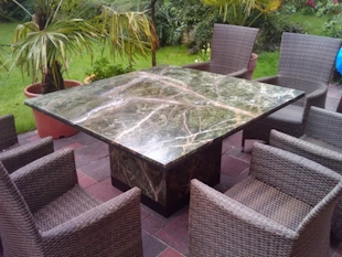  Tische und Tischplatten